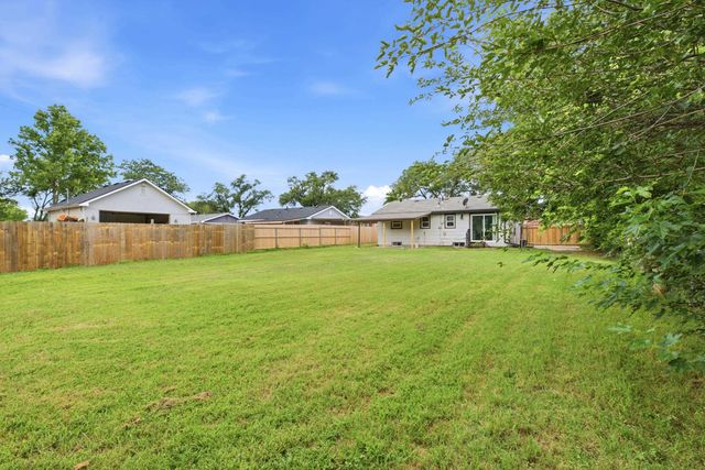 2450 S St Clair Ave, Wichita, KS 67217