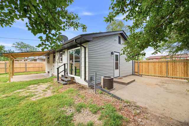 2450 S St Clair Ave, Wichita, KS 67217