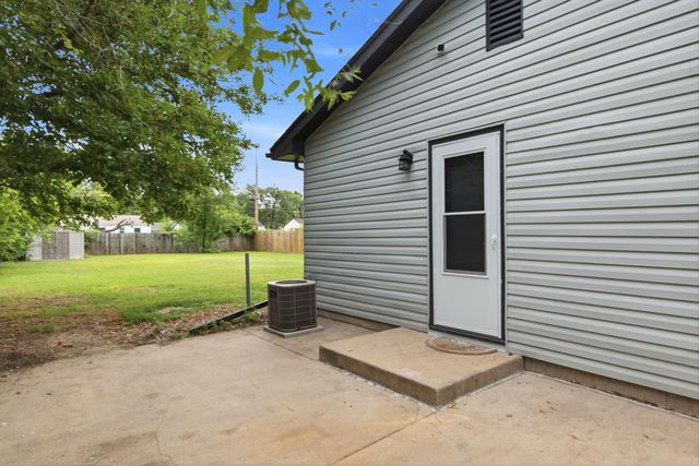 2450 S St Clair Ave, Wichita, KS 67217