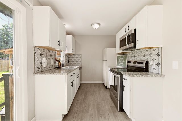 2450 S St Clair Ave, Wichita, KS 67217