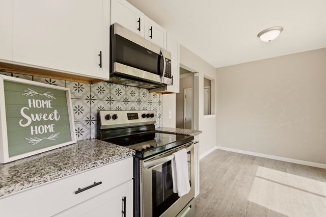 2450 S St Clair Ave, Wichita, KS 67217