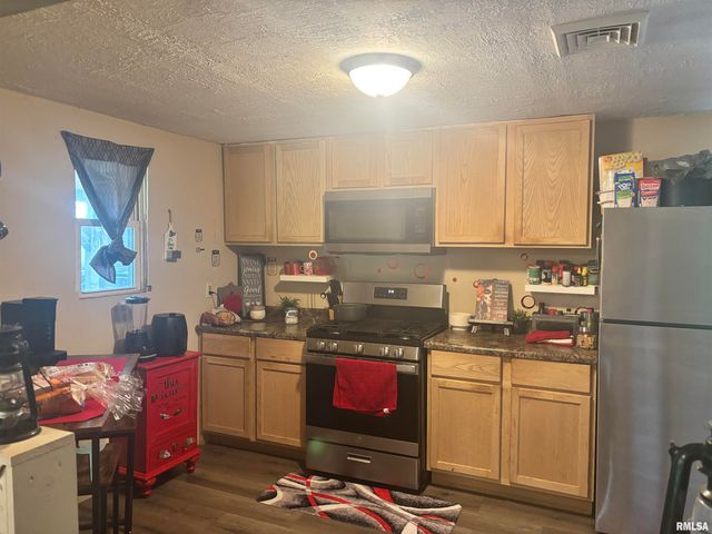 300 S PARK Street, Prairie City, IL 61470