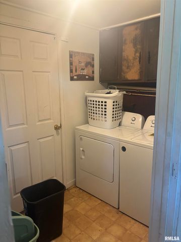 300 S PARK Street, Prairie City, IL 61470