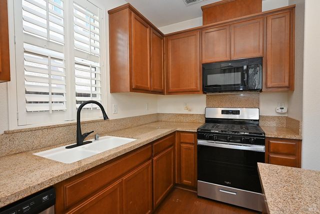1174 Tocia Ave, Vacaville, CA 95687