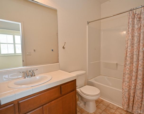 1174 Tocia Ave, Vacaville, CA 95687