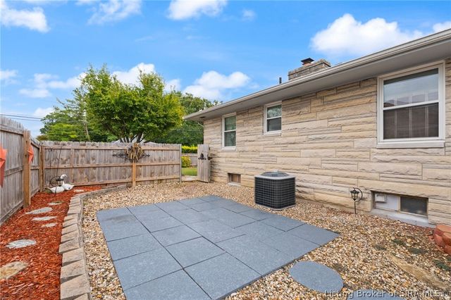 2579 Charlestown Road, New Albany, IN 47150
