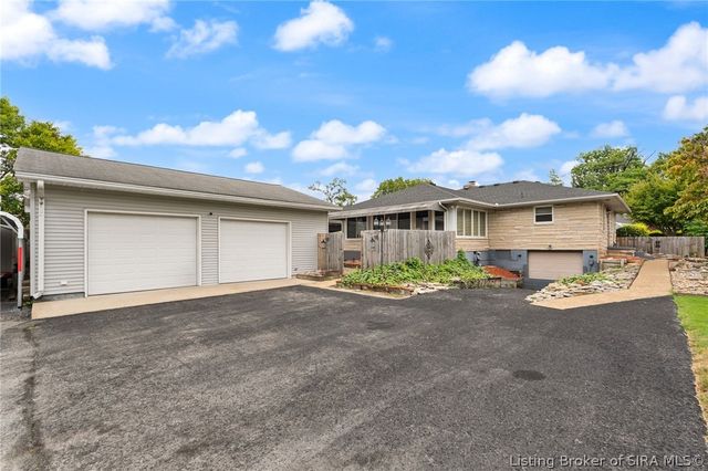 2579 Charlestown Road, New Albany, IN 47150
