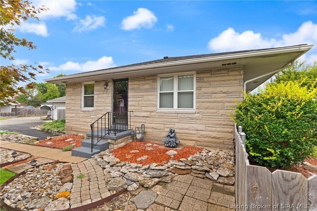 2579 Charlestown Road, New Albany, IN 47150