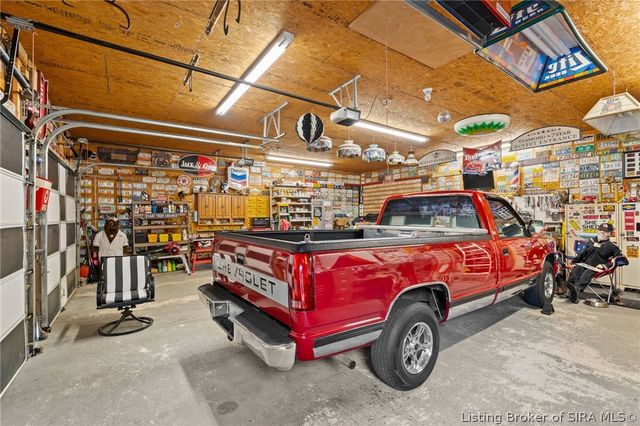 2579 Charlestown Road, New Albany, IN 47150