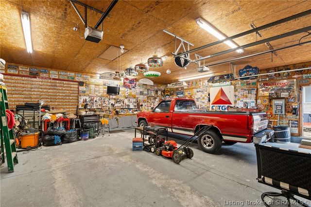 2579 Charlestown Road, New Albany, IN 47150