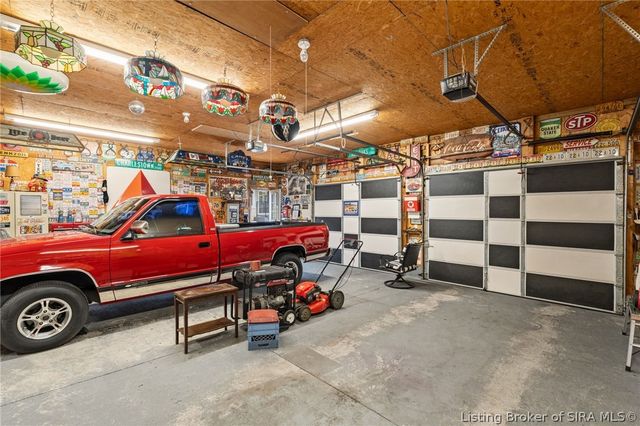 2579 Charlestown Road, New Albany, IN 47150