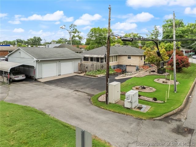 2579 Charlestown Road, New Albany, IN 47150