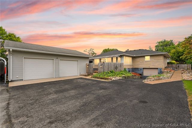 2579 Charlestown Road, New Albany, IN 47150