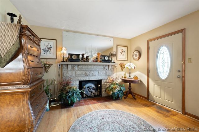 2579 Charlestown Road, New Albany, IN 47150