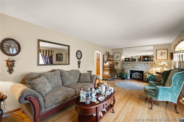 2579 Charlestown Road, New Albany, IN 47150