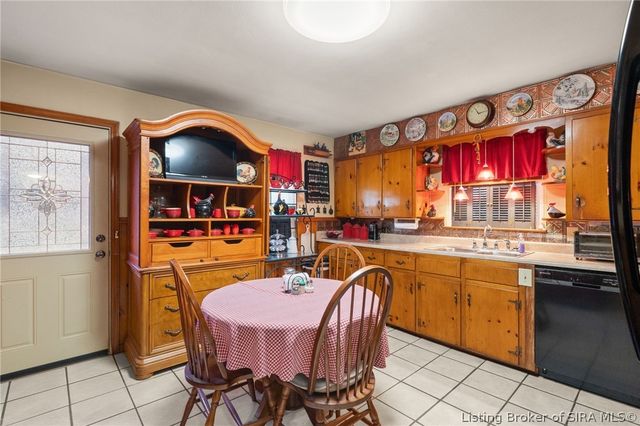 2579 Charlestown Road, New Albany, IN 47150
