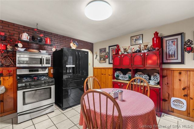 2579 Charlestown Road, New Albany, IN 47150