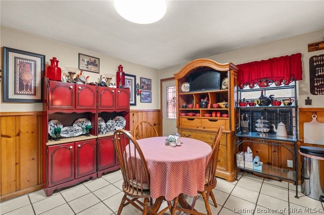 2579 Charlestown Road, New Albany, IN 47150