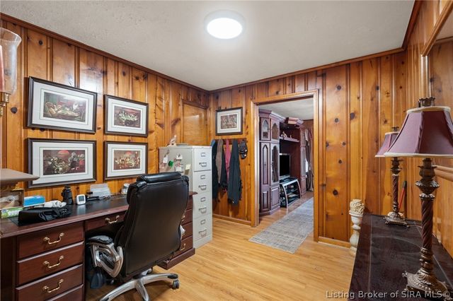 2579 Charlestown Road, New Albany, IN 47150