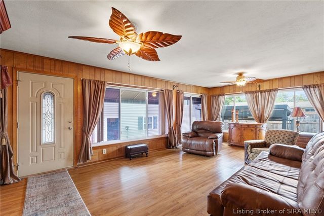 2579 Charlestown Road, New Albany, IN 47150
