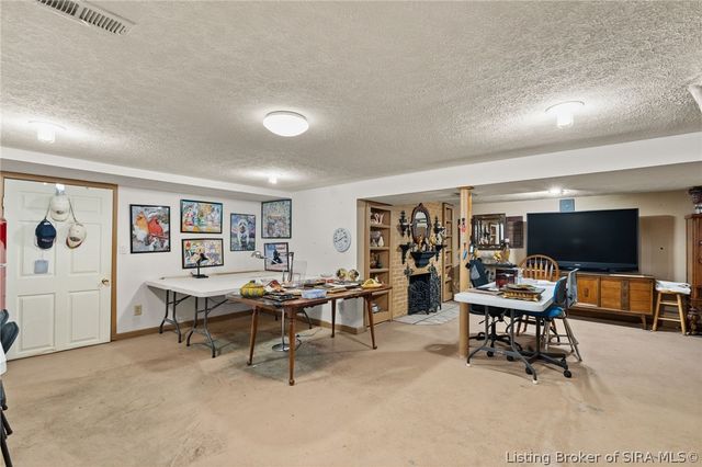 2579 Charlestown Road, New Albany, IN 47150