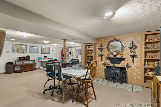2579 Charlestown Road, New Albany, IN 47150