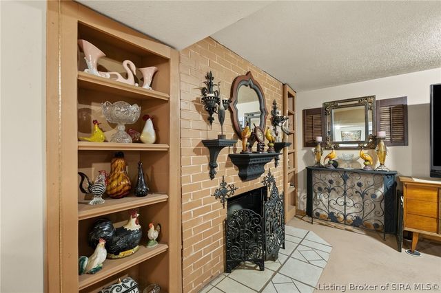 2579 Charlestown Road, New Albany, IN 47150