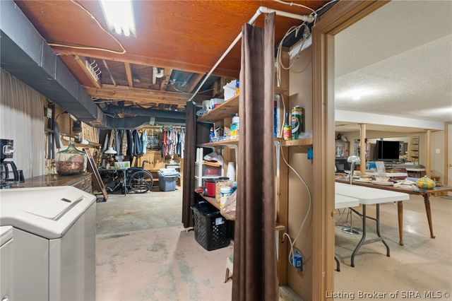 2579 Charlestown Road, New Albany, IN 47150