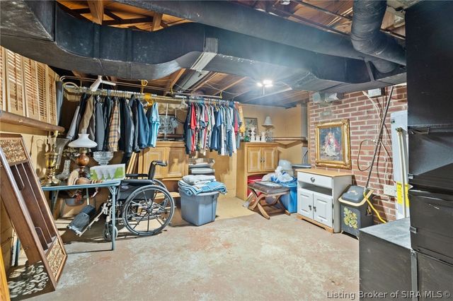 2579 Charlestown Road, New Albany, IN 47150