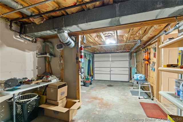 2579 Charlestown Road, New Albany, IN 47150