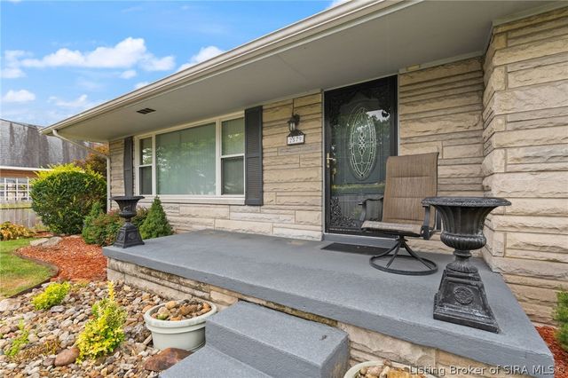 2579 Charlestown Road, New Albany, IN 47150
