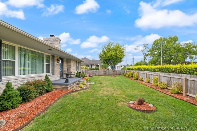 2579 Charlestown Road, New Albany, IN 47150