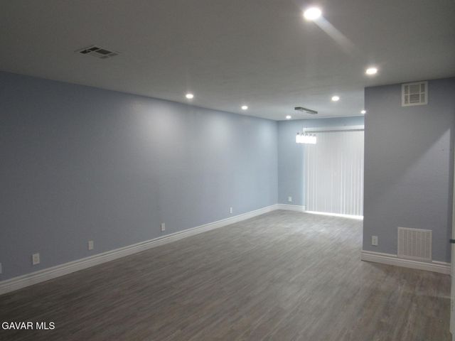 1306 W Avenue J4 Avenue 4, Lancaster, CA 93534