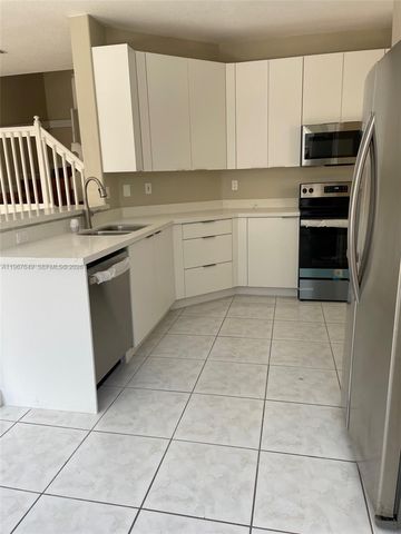 11042 NW 48th Ln, Doral, FL 33178