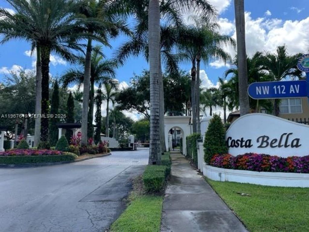 11042 NW 48th Ln, Doral, FL 33178