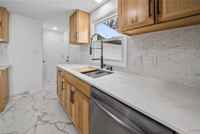 131 Hazelhurst Avenue, Clay, NY 13212