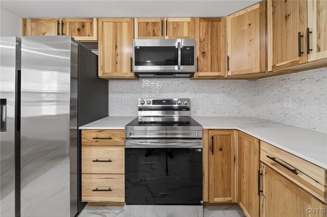 131 Hazelhurst Avenue, Clay, NY 13212