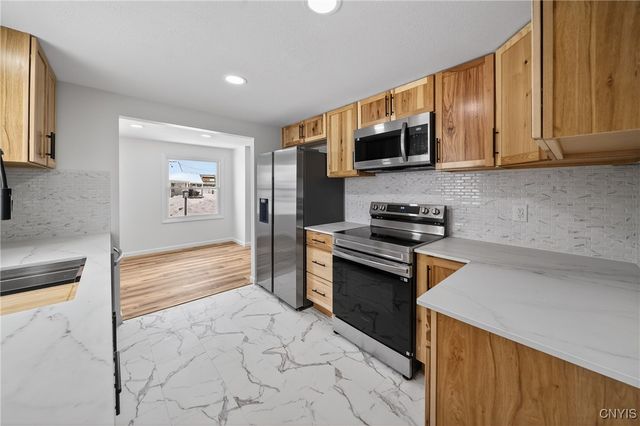 131 Hazelhurst Avenue, Clay, NY 13212