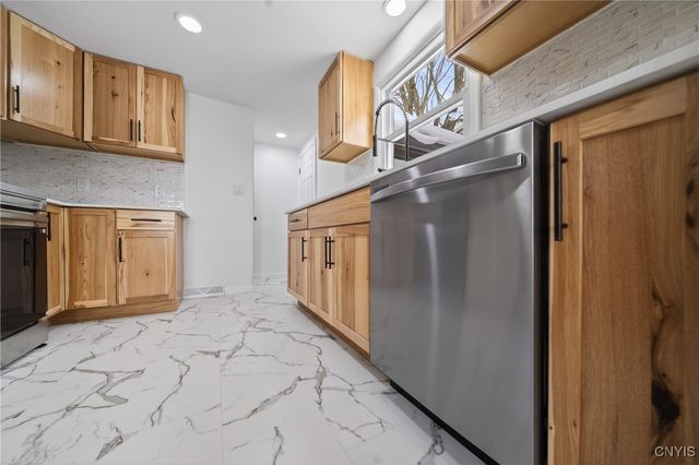 131 Hazelhurst Avenue, Clay, NY 13212