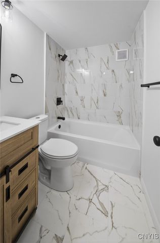 131 Hazelhurst Avenue, Clay, NY 13212