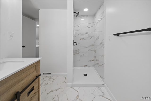 131 Hazelhurst Avenue, Clay, NY 13212