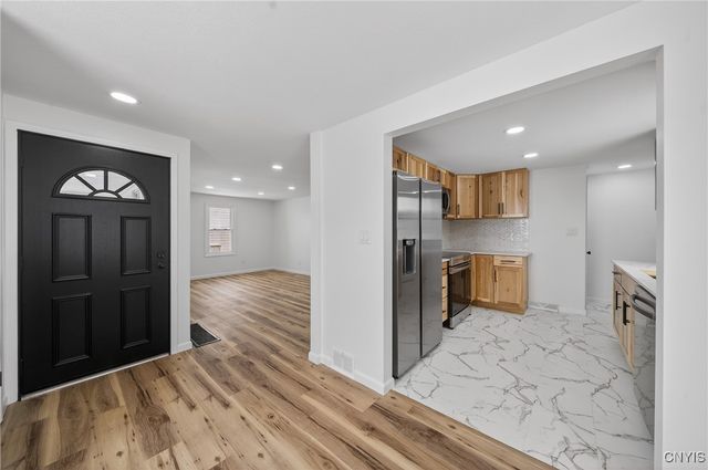 131 Hazelhurst Avenue, Clay, NY 13212