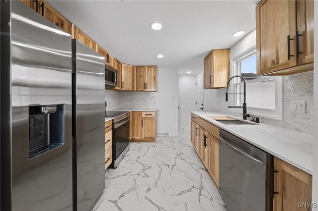 131 Hazelhurst Avenue, Clay, NY 13212