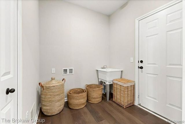 1435 Luxington Drive, Lapeer, MI 48446