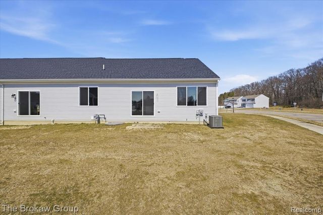 1435 Luxington Drive, Lapeer, MI 48446