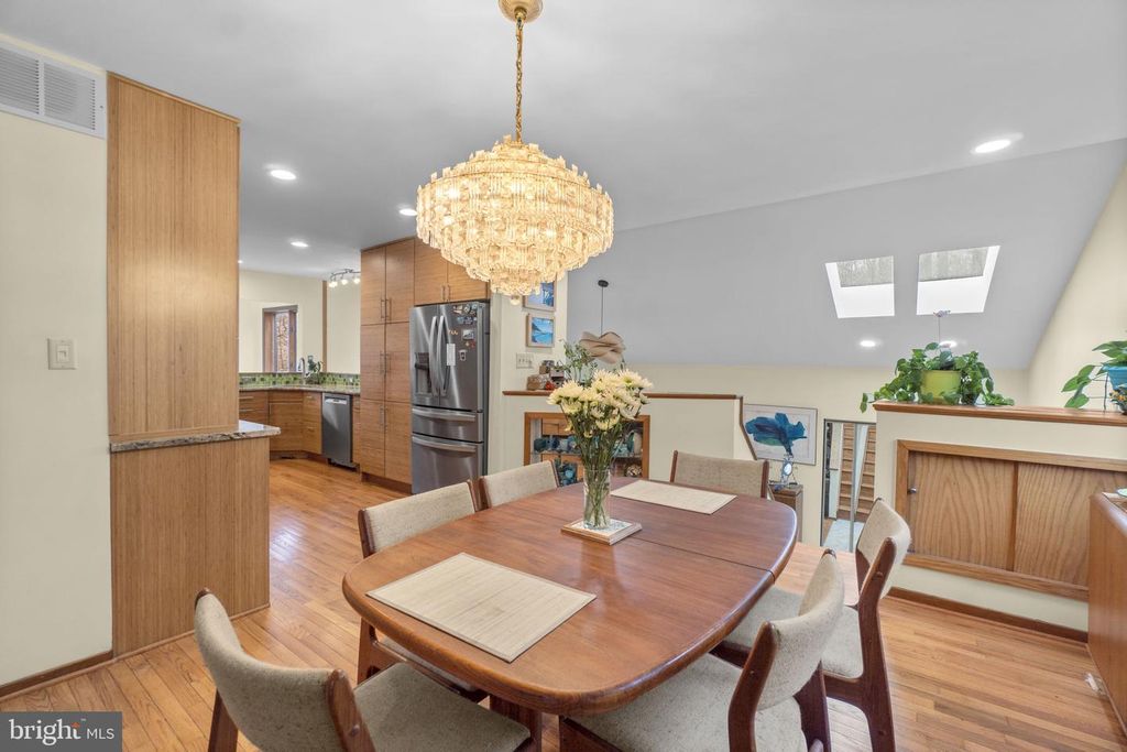 Image 11 of property listing at 7314 MEADOW WOOD WAY, Clarksville, MD 21029