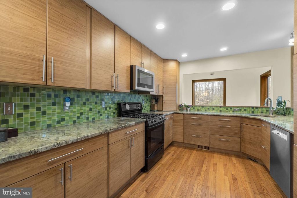 Image 12 of property listing at 7314 MEADOW WOOD WAY, Clarksville, MD 21029