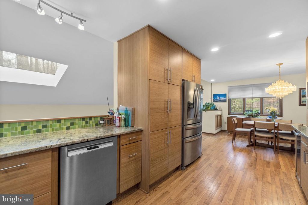 Image 14 of property listing at 7314 MEADOW WOOD WAY, Clarksville, MD 21029