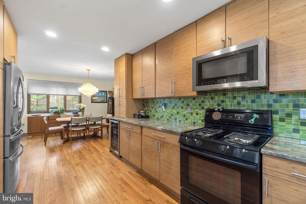 Image 15 of property listing at 7314 MEADOW WOOD WAY, Clarksville, MD 21029