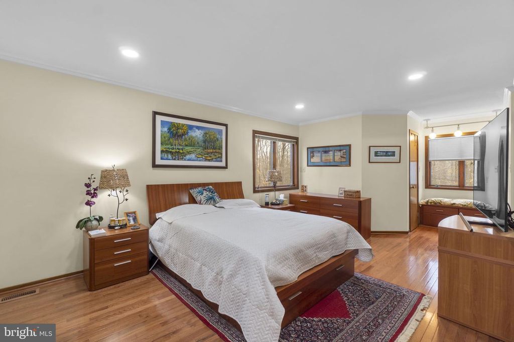 Image 18 of property listing at 7314 MEADOW WOOD WAY, Clarksville, MD 21029